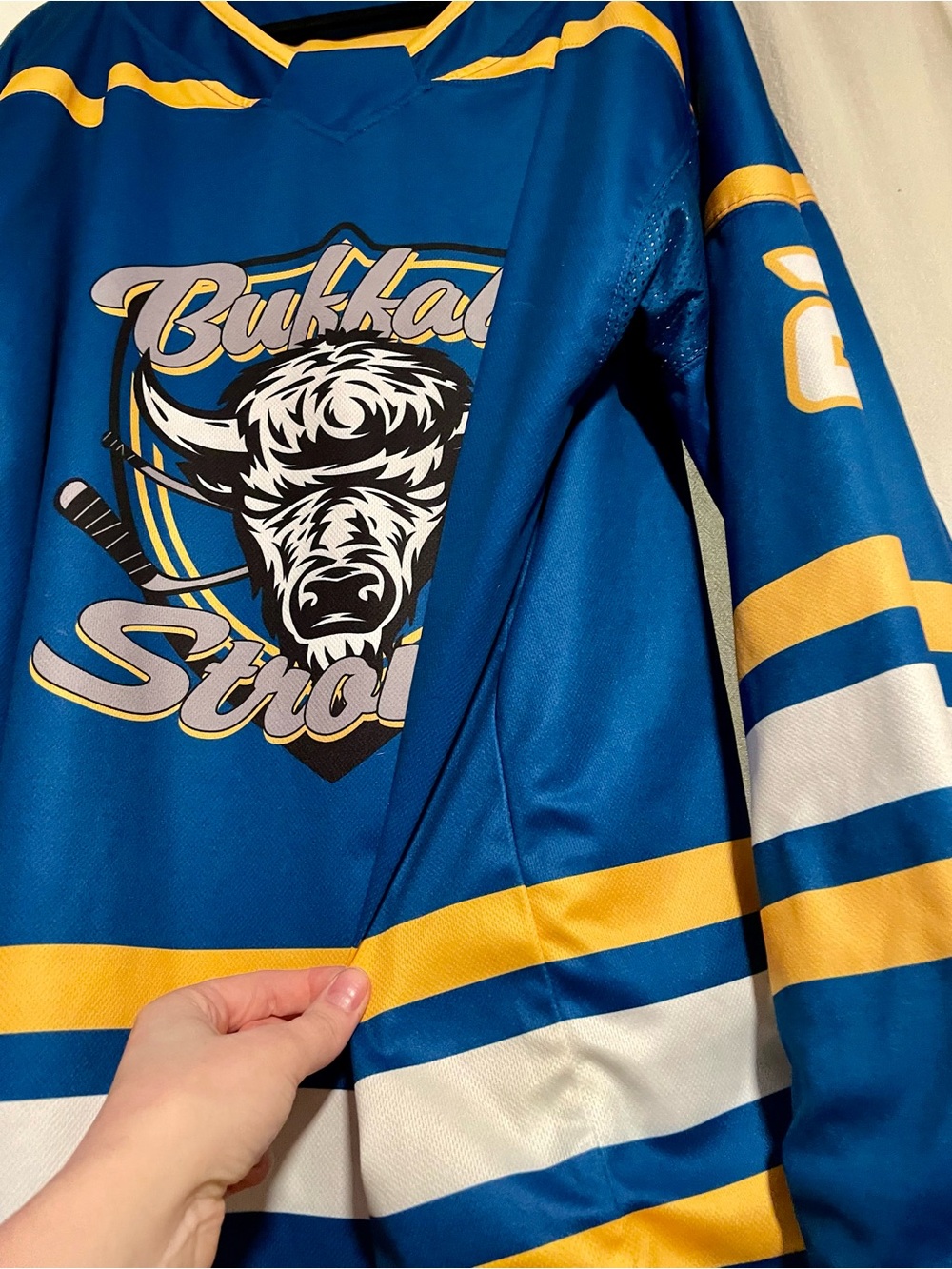 Men’s XL Buffalo Sabres 'Buffalo Strong' Tournament Hockey Jersey - Picture 3 of 10